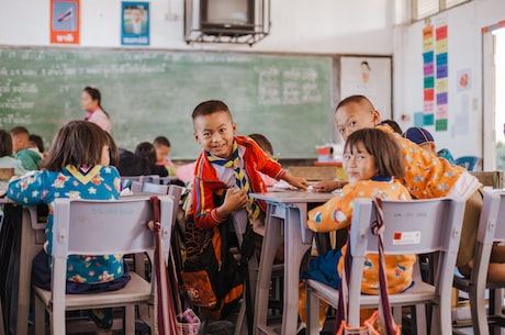 小学一年级简短句子(小学一年级的孩子学习英语如何轻松愉快？)