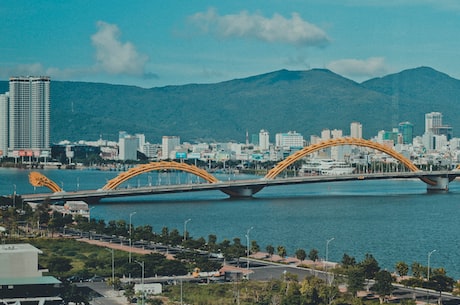 九龙峰(走进九龙峰，感受大自然的震撼)