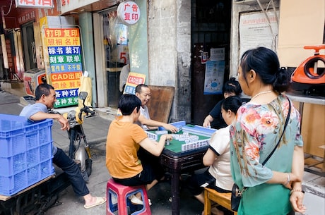 led舞台灯光 这次出场和以往两首歌的舞台有着很大的不同