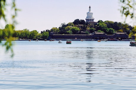 来看书小说网 采用了现代都市加灵气复苏的背景